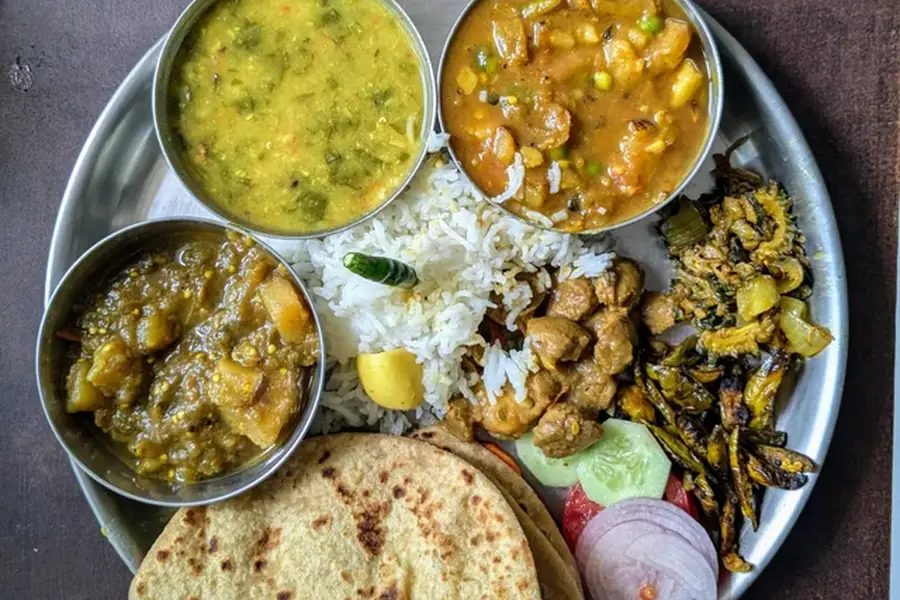 Pure vegetarian thali served at Maa Gayatri Boys Hostel